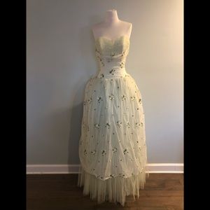 Vintage 1950s light green embroidered prom dress XS